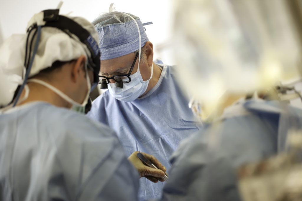Dr. Kron performs a lung transplantation.